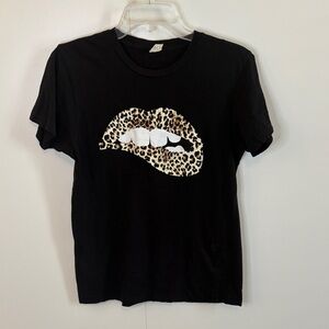 Cool Black T-Shirt with Leopard Print Lips